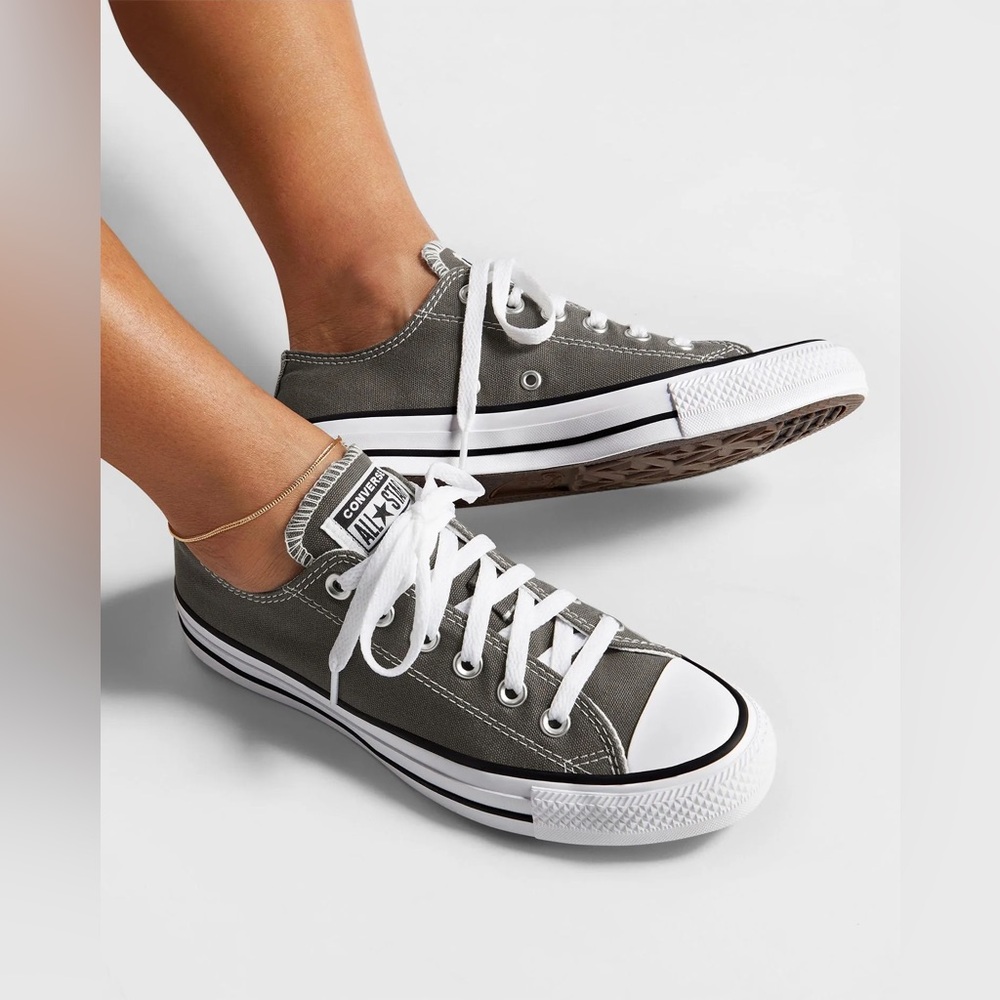Converse Unisex Chuck Taylor Low Top Canvas Sneakers in Charcoal Grey